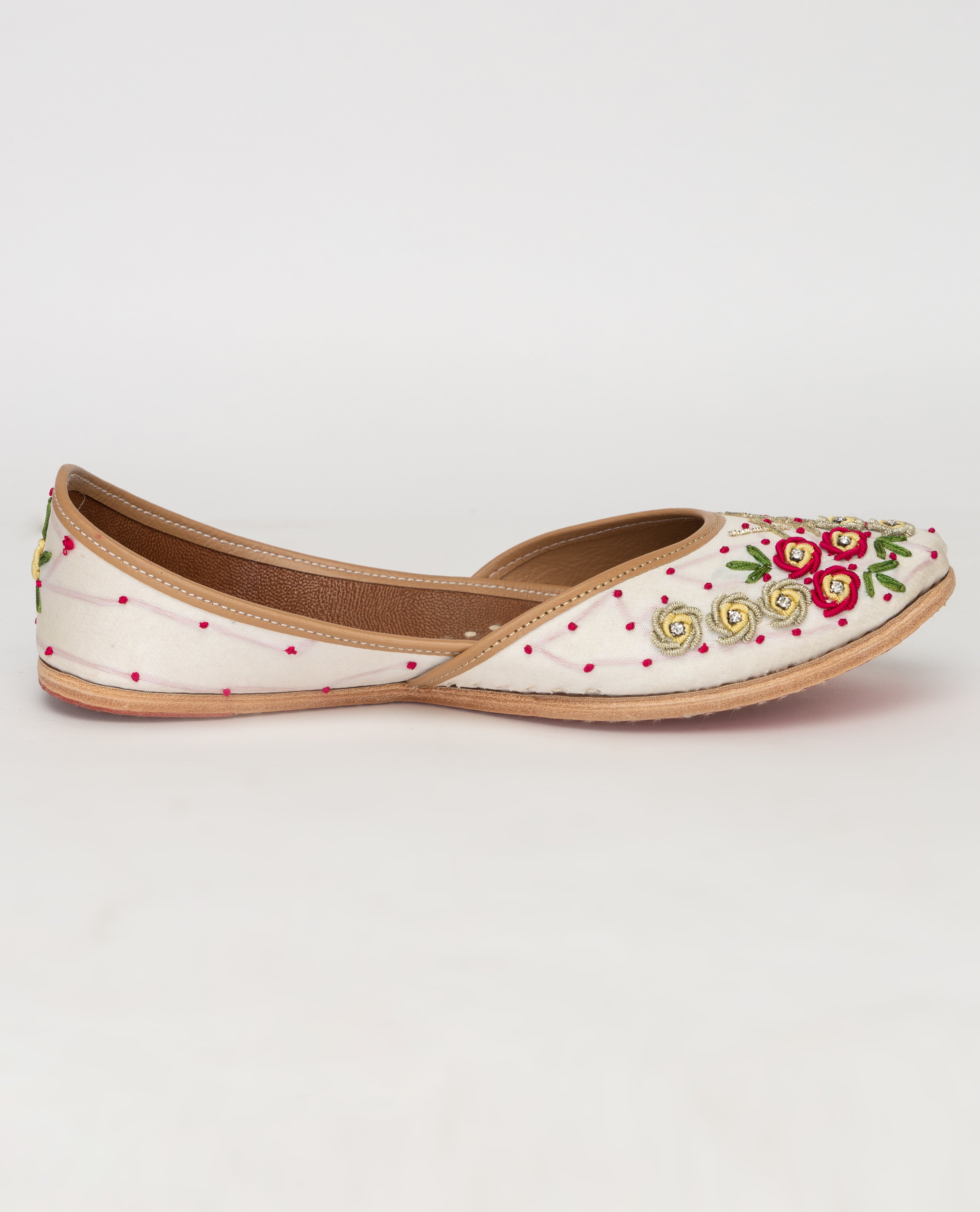 White Embroidered Juttis – Scarlet Floral Hand-Stitched Flats